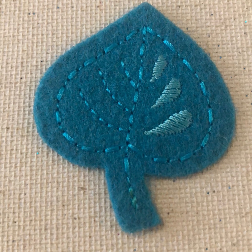 10/$10 - Vintage Leaf 🍃 Appliqué Patch